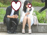 大変です２０８！！彼氏に夢中になり、パンツが見えてますよ