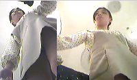 アイドル級の激カワ店員さん2名を逆さ撮り！