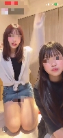 美人姉妹？がお部屋でミニスカちらちら配信
